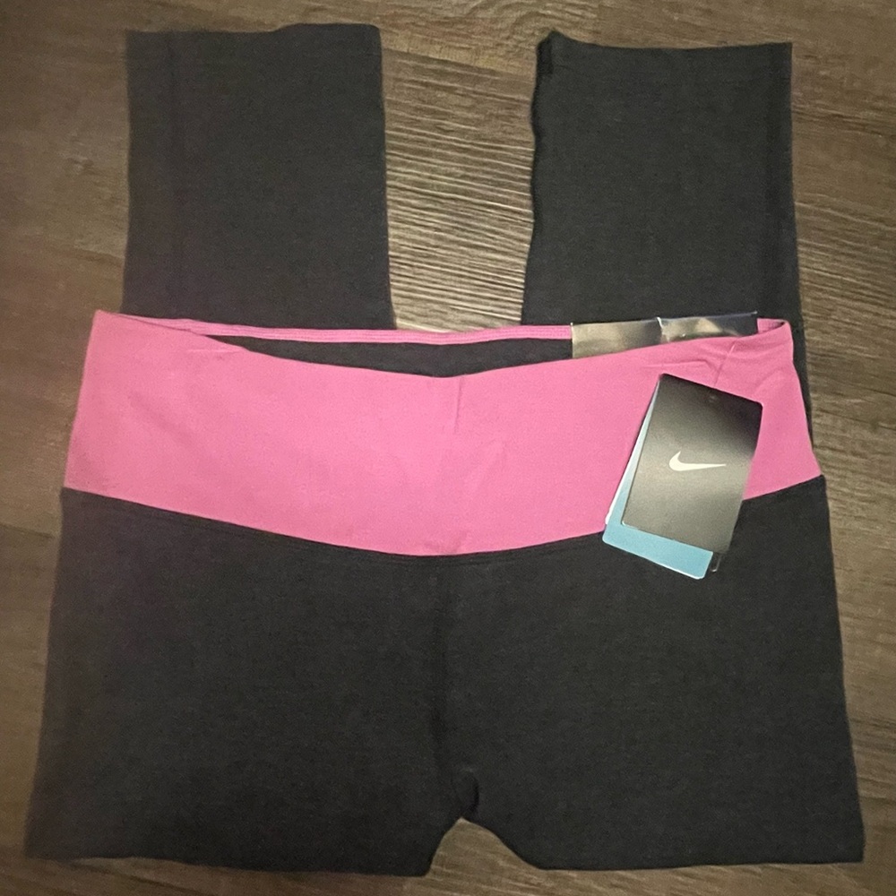 NWT Nike Legend Tight Fit size M Dri Fit (134)